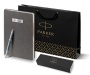 Подарочный набор: Ручка роллер Parker IM Premium T318 Blue Grey CT, цвет чернил черный и  ежедневник серебристого цвета