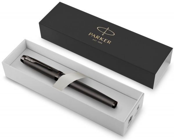 Перьевая ручка Parker IM Monochrome Black, перо:F/M, цвет чернил: blue, в подарочной упаковке.