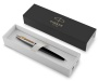 Шариковая ручка Parker Jotter K160, цвет: Black/GT, стержень: M, цвет чернил: blue, в подарочной упаковке.
