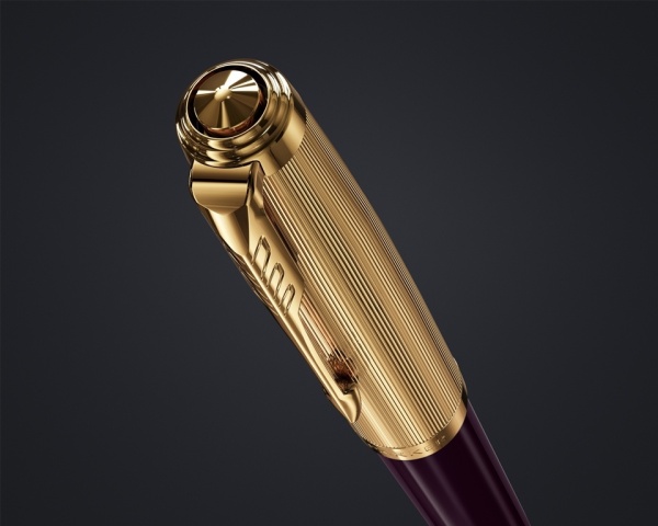 Шариковая ручка Parker 51 DELUXE PLUM GT, стержень: M, цвет чернил: black, в подарочной упаковке.